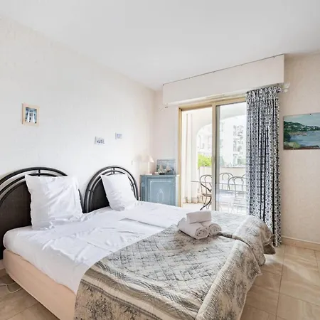 Spacious Apartment With Pool Located In The Marina Of Mandelieu Exterior photo