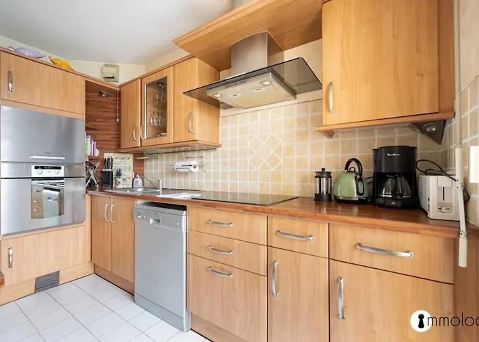 Spacious Apartment With Pool Located In The Marina Of Mandelieu