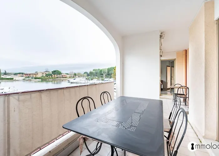 Spacious Apartment With Pool Located In The Marina Of Mandelieu
