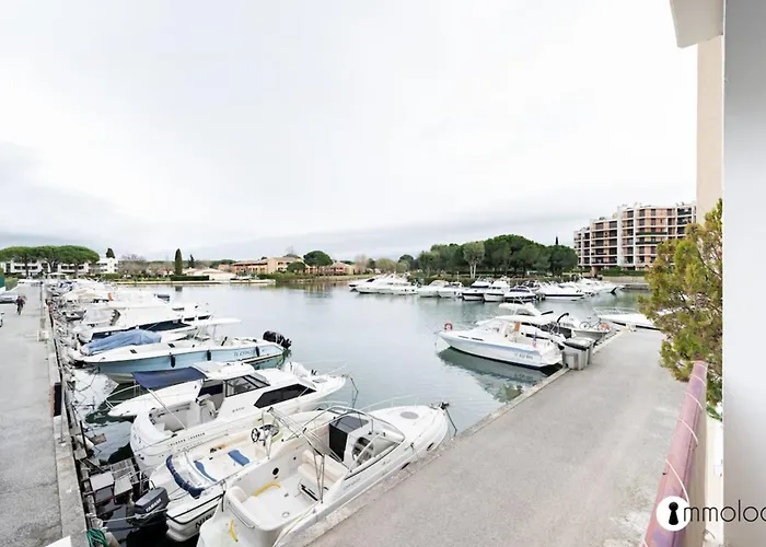 Spacious Apartment With Pool Located In The Marina Of Mandelieu