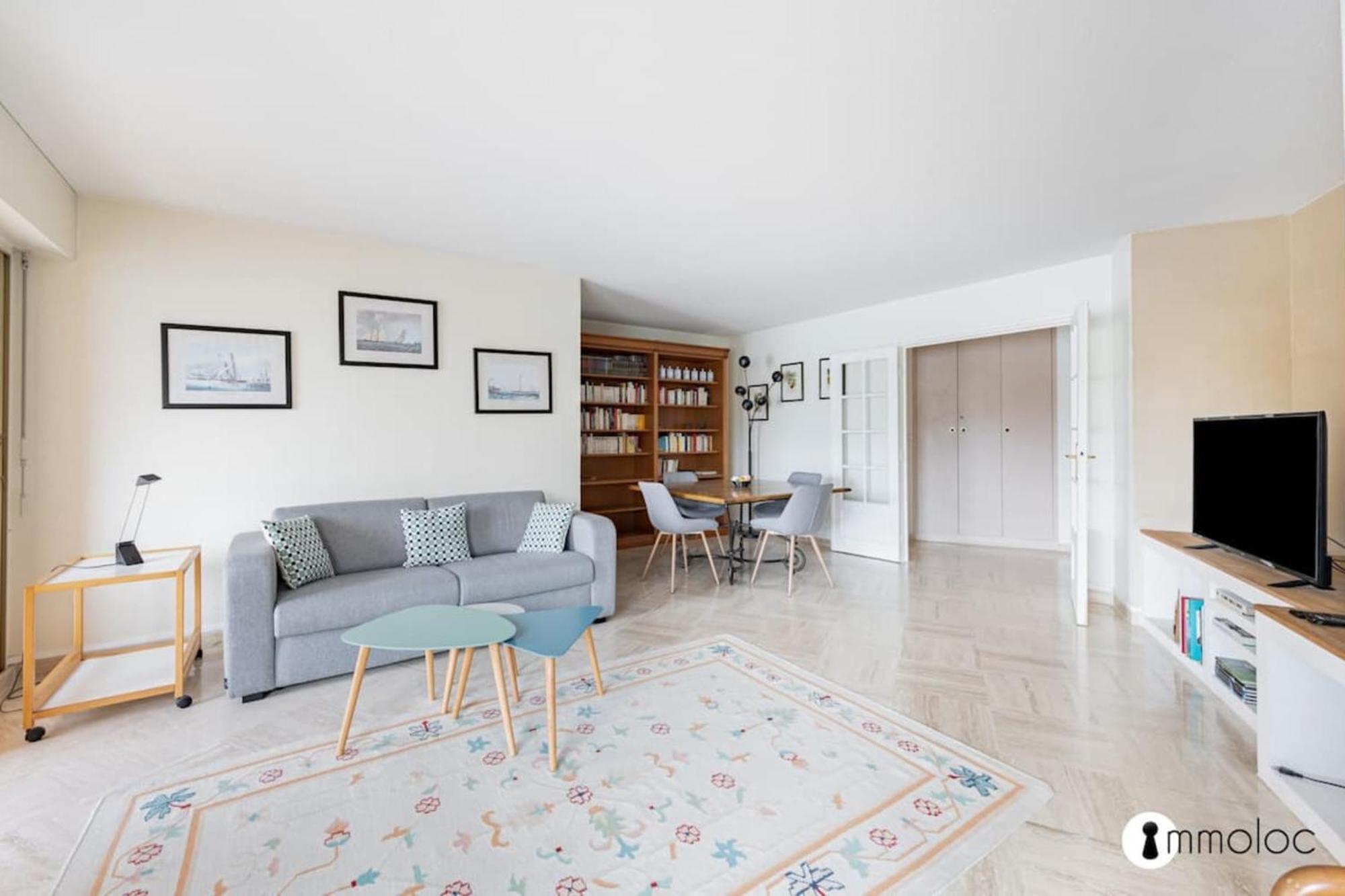 Spacious With Pool Located In The Marina Of Apartamento Mandelieu