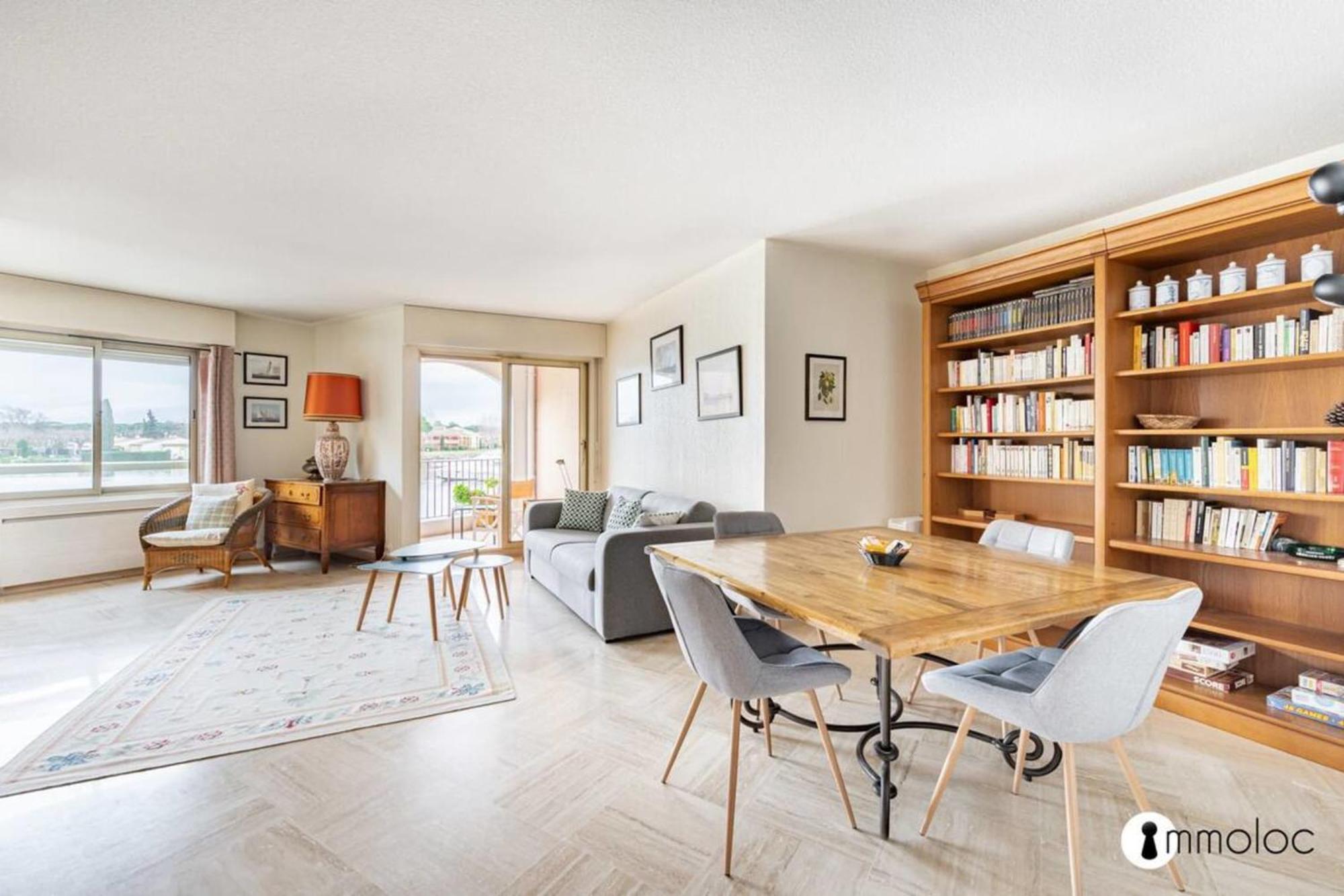 Spacious With Pool Located In The Marina Of Mandelieu