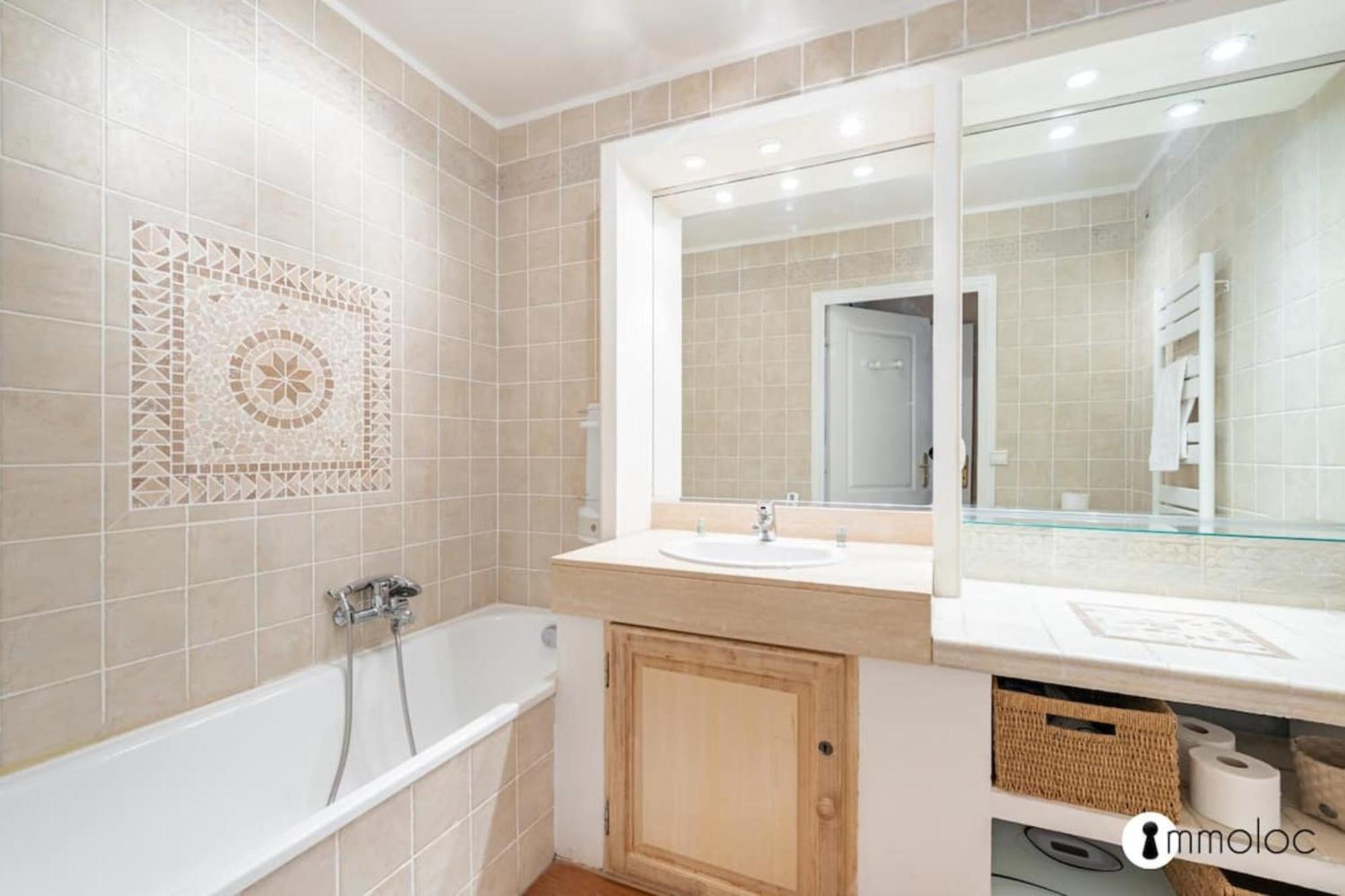 Spacious With Pool Located In The Marina Of Apartamento