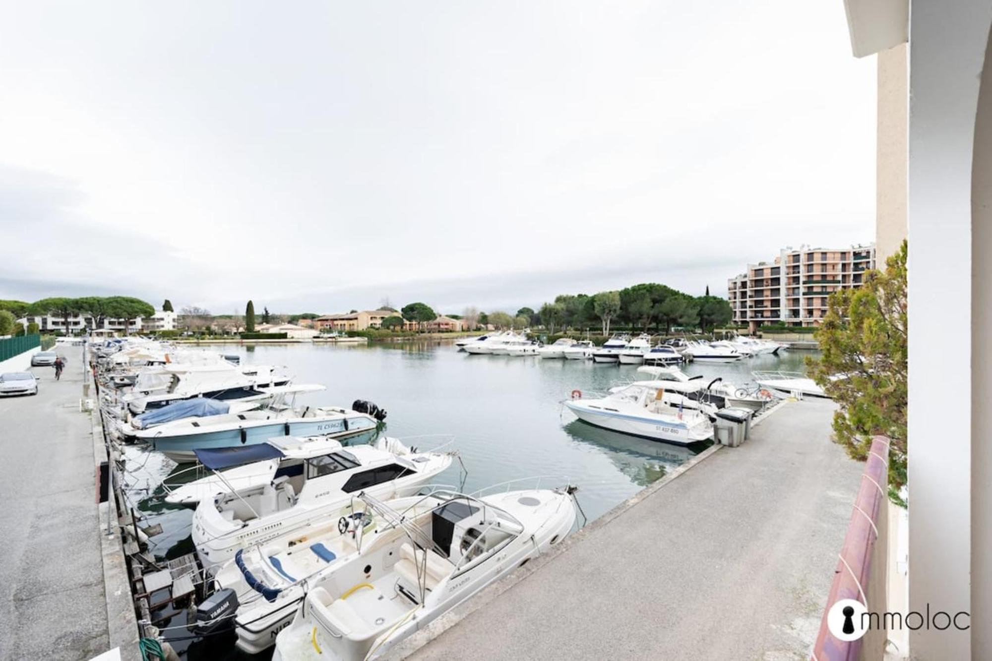 Spacious With Pool Located In The Marina Of Mandelieu