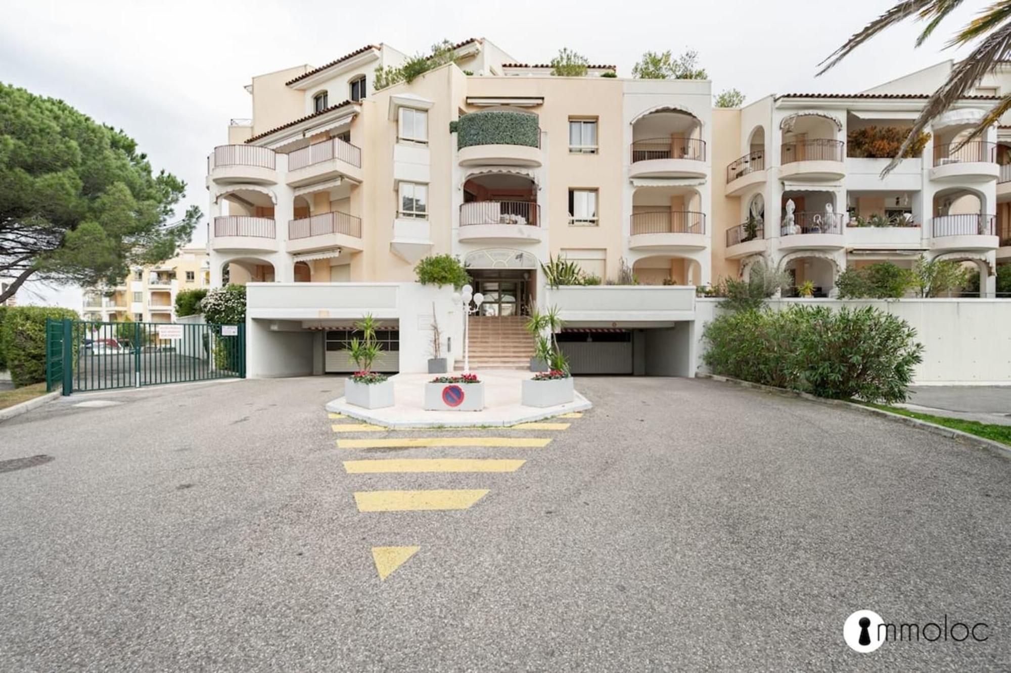 Appartement Spacious With Pool Located In The Marina Of